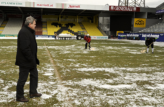 bl_pop_b_horr_stadion_schnee2_a.jpg