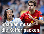 Roger Espinoza (Honduras) im Zweikampf mit Javier Martinez (Spanien)