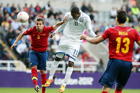 Jerry Bengtson (Honduras) erzielt per Kopf das 1:0 gegen Spanien