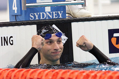 Schwimmer Ian Thorpe jubelnd bei den Olympischen Spielen in 2000