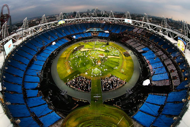 Blick in das Olympic Stadium bei der Pre-Ceremony mit Gartenshow