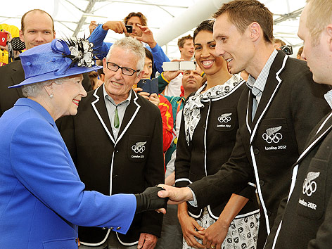 Queen Elizabeth II. mit Nick Willis und andere Neuseeländische Athleten