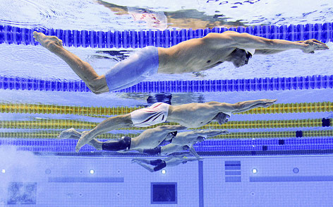 Dinko Jukic (AUT, zweiter von links) während seines Vorlaufes über 100 m Delfin