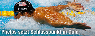 Michael Phelps w&auml;hrend der 4 x 100 m Lagen-Staffel