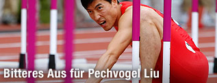 H&uuml;rdenl&auml;ufer Liu Xiang sitzt unter den H&uuml;rden